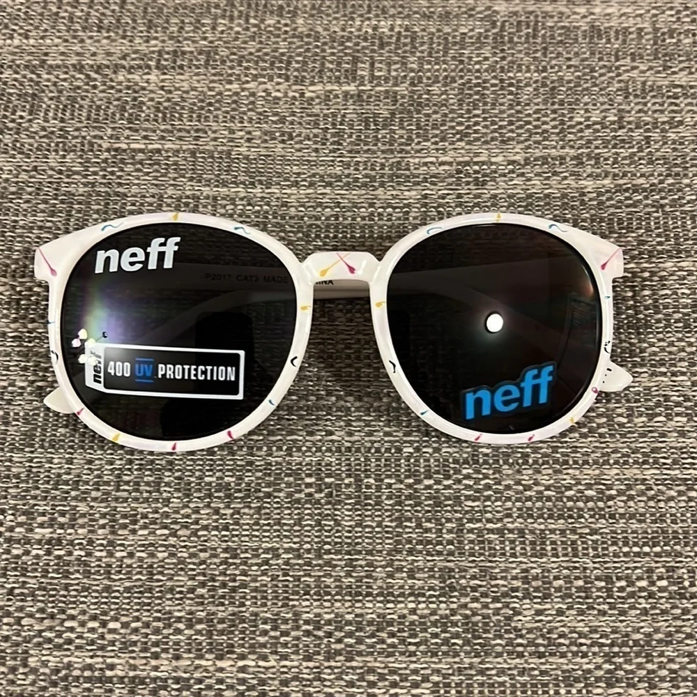 Neff Poppy Sunglasses - Picture 2 of 6